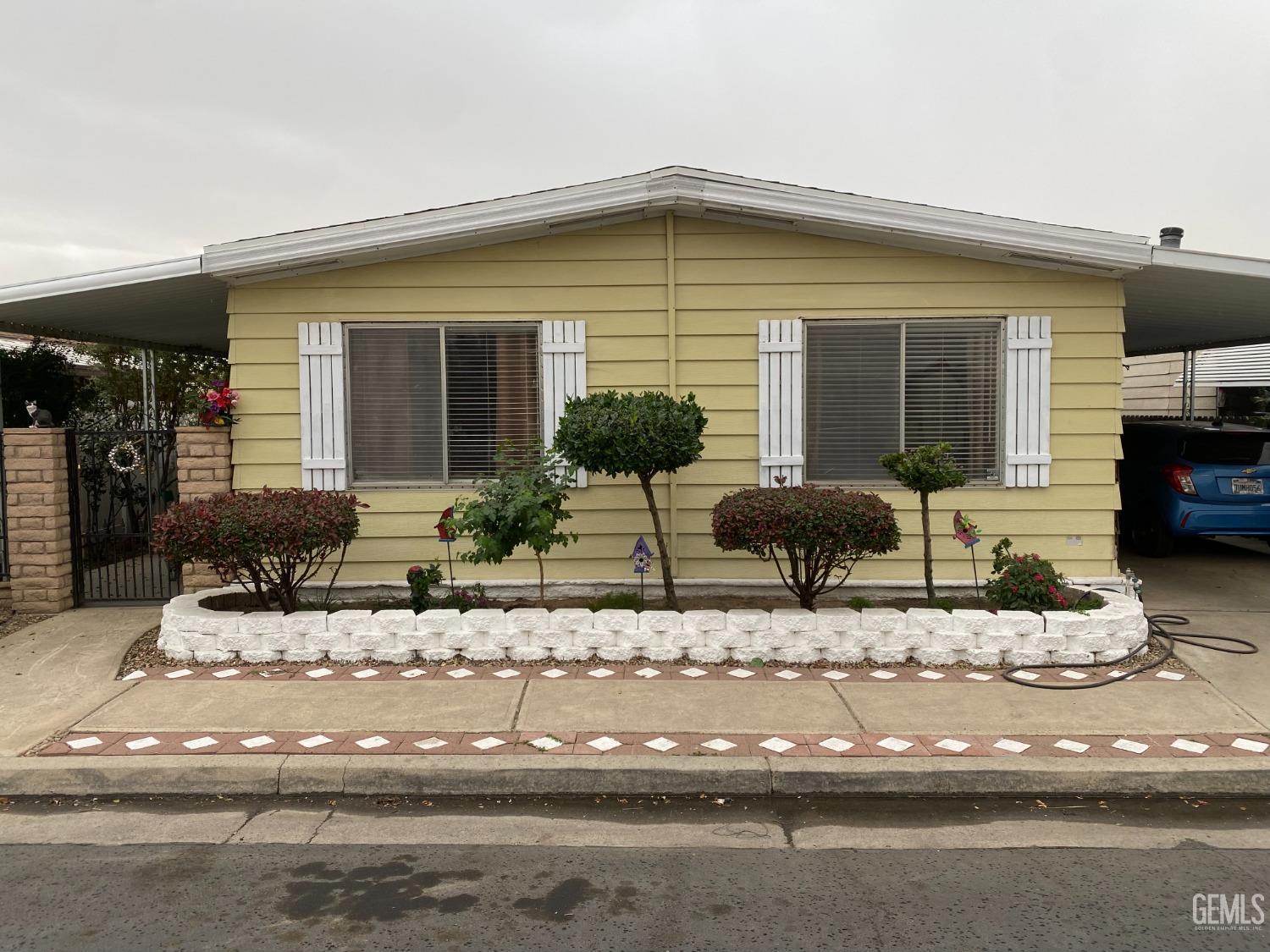 a front view of house with yard