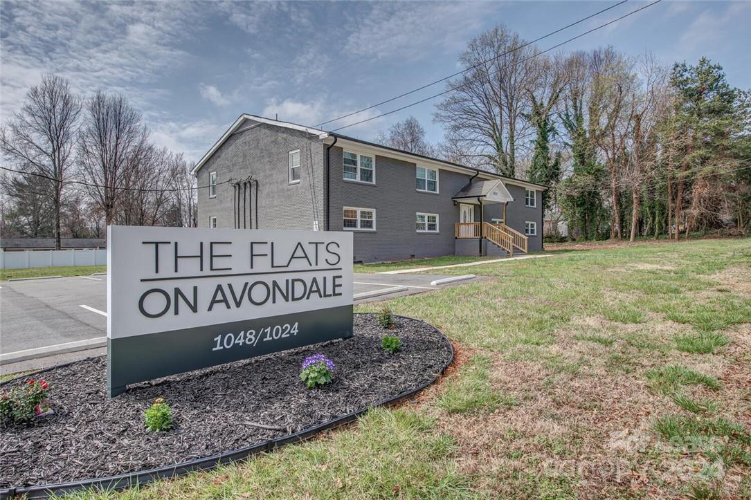 a view of a sign board with yard