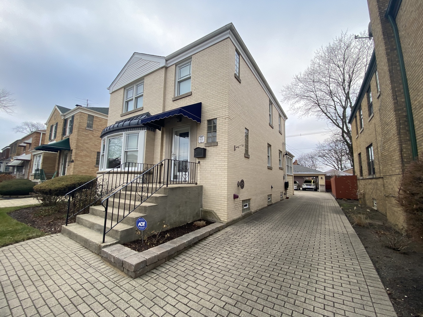 9806 South Oakley Avenue, Chicago, IL 60643 | Compass