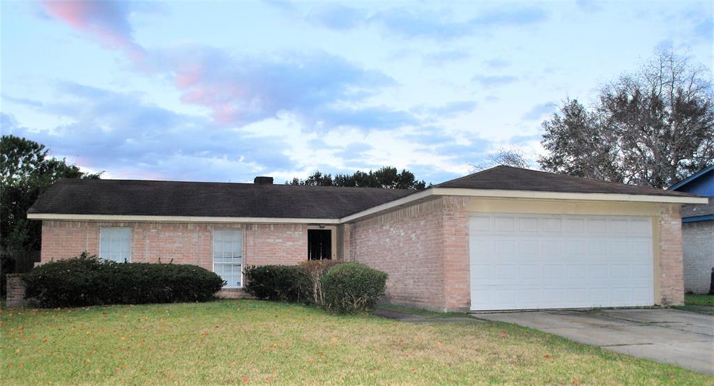 Double wide driveway leads up to the 2-car garage.