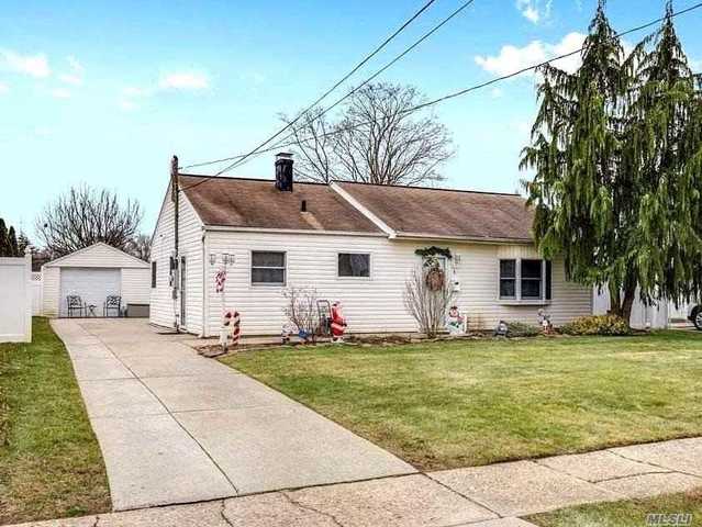 3 Oxford Road Massapequa NY 11758 Compass