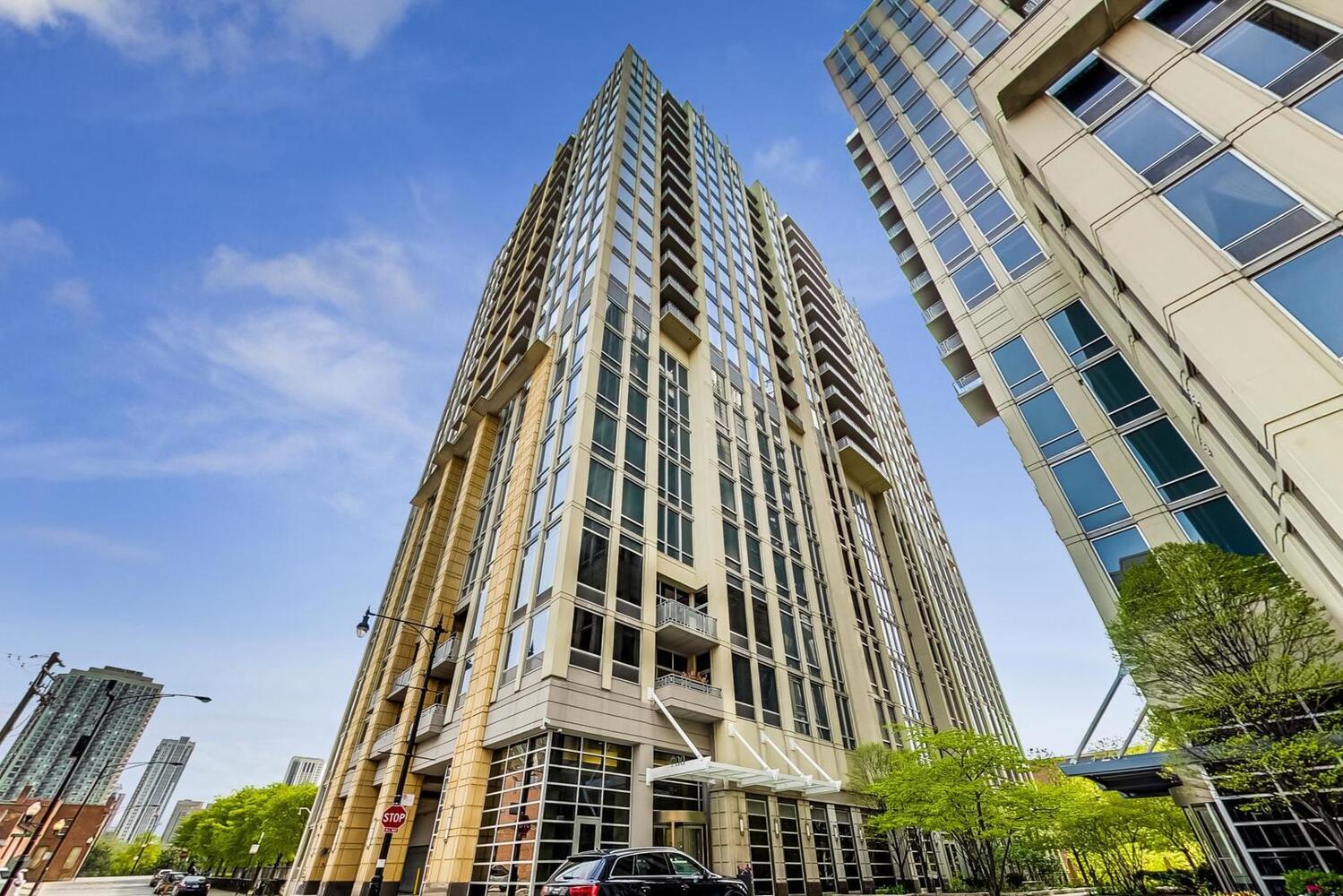 700 N Larrabee St in Chicago, IL | Compass